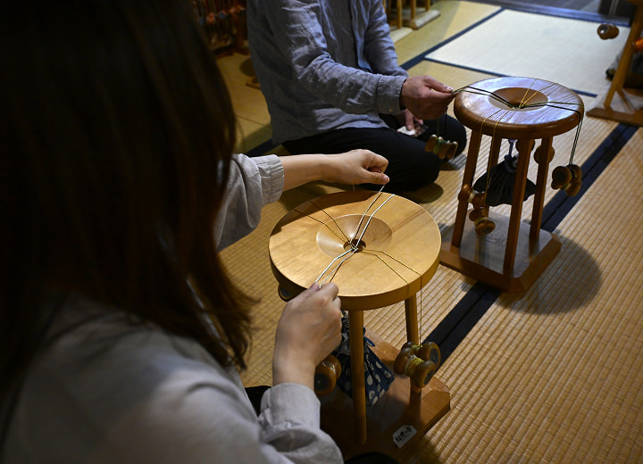 丸台を使って本格的な組紐体験