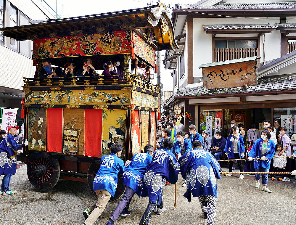 祭りの様子